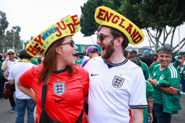 MEXICO CITY, MEXICO - JULY 5: England fans arrive at the ground before the FIFA World Cup, WM, Weltmeisterschaft, Fussball 2026 Round Of 16 match between Mexico and England at Mexico City Stadium on July 5, 2026 in Mexico City, Mexico.  Copyright: xMBxMediax