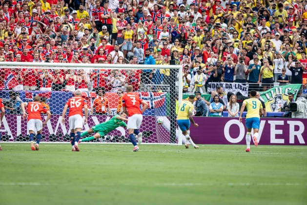 FOOTBALL : Brazil vs Norway FIFA World Cup, WM, Weltmeisterschaft, Fussball 2026. New York New Jersey Stadium (MetLife Stadium), East Rutherford, New Jersey, United States. 05 07 2026. Bruno Guimaraes 8 (Brazil) penalty the FIFA World Cup 2026 Round of 16 match between Brazil and Norway at New York New Jersey Stadium (MetLife Stadium), East Rutherford, New Jersey, USA, on July 5, 2026.  Copyright: xx