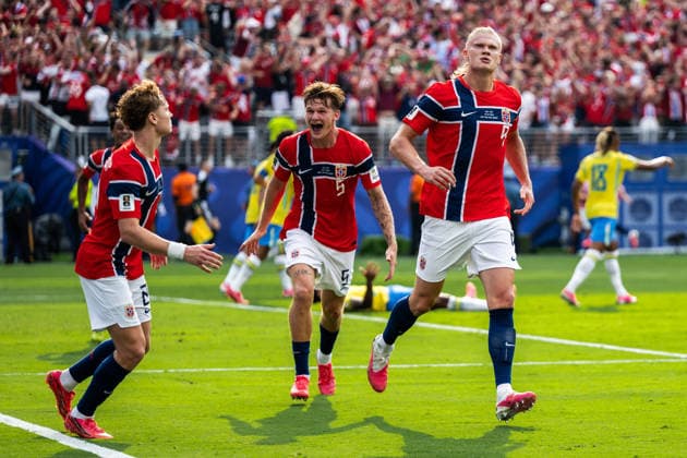 260705 Andreas Schjelderup, David Moller Wolfe and Erling Braut Haaland of Norway celebrate 0-1 during the FIFA World Cup, WM, Weltmeisterschaft, Fussball 2026 round of 16 football match between Brazil and Norway on July 5, 2026 in New Jersey. Photo: Jon Olav Nesvold BILDBYRAN COP 217 VG0982 bbeng fotboll football soccer fotball vm fotbolls-vm fotball-vm fotbolls-vm 2026 fifa world cup 2026 new york 8-delsfinale round of 16 brasilien brazil brasil norge norway jubel celebration *** July 5, 2026: Andreas Schjelderup, David Moller Wolfe, and Erling Braut Haaland of Norway celebrate the 0–1 score during the FIFA World Cup 2026 Round of 16 soccer match between Brazil and Norway on July 5, 2026 in New Jersey. Photo by Jon Olav Nesvold. BILDBYRAN COP 217 VG0982 bbeng soccer football fotball World Cup 2026 FIFA World Cup 2026 New York 8 round of 16 Brazil Norway celebration  Copyright: JONxOLAVxNESVOLD BB260705JE088
