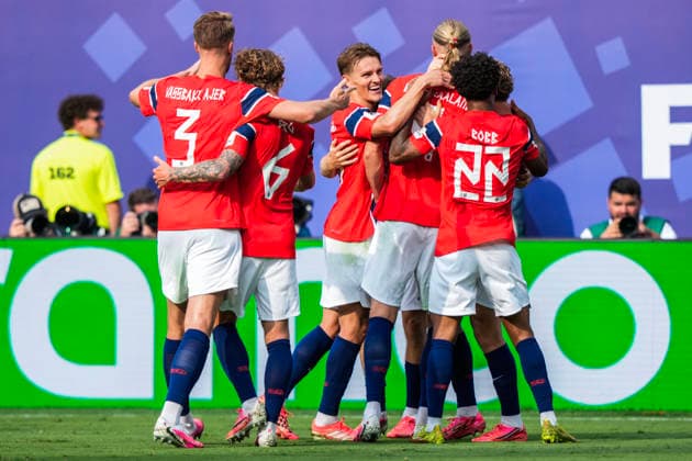 Fotball-VM 2026: Brasil - Norge East Rutherford, New Jersey , USA 20260705. Norges spillere feirer etter 0-1 malet til Erling Braut Haaland under 8-delsfinalen mellom Brasil og Norge under fotball-VM 2026 pa New Jersey stadion. Foto: Fredrik Varfjell NTB East Rutherford, New Jersey USA EDITORIAL USE ONLY. RESTRICTED USE FOR BETTING COMPANIES Ref:_SPO6BE19Kgb52I.jpg *** 2026 FIFA World Cup Brazil Norway East Rutherford, New Jersey, USA 20260705 Norway’s players celebrate after Erling Braut Haaland scored the 0-1 goal during the Round of 16 match between Brazil and Norway at the 2026 FIFA World Cup at New Jersey Stadium. Photo: Fredrik Varfjell, NTB, East Rutherford, New Jersey, USA EDITORIAL USE ONLY RESTRICTED USE FOR BETTING COMPANIES  Copyright: xFredrikxVarfjellx xNTBx