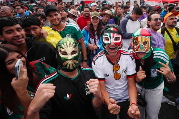Fans watch the FIFA World Cup, WM, Weltmeisterschaft, Fussball 2026 match Mexico vs England in Mexico City Mexico fans cheer at the FIFA Fan Festival at the Zocalo in Mexico City, Mexico, 05 July 2026. Thousands of fans gathered in the Mexican capital ahead of the FIFA World Cup 2026 round of 16 match between Mexico and England at Mexico City Stadium. MEXICO CITY Mexico  Copyright: xISAACxESQUIVELx
