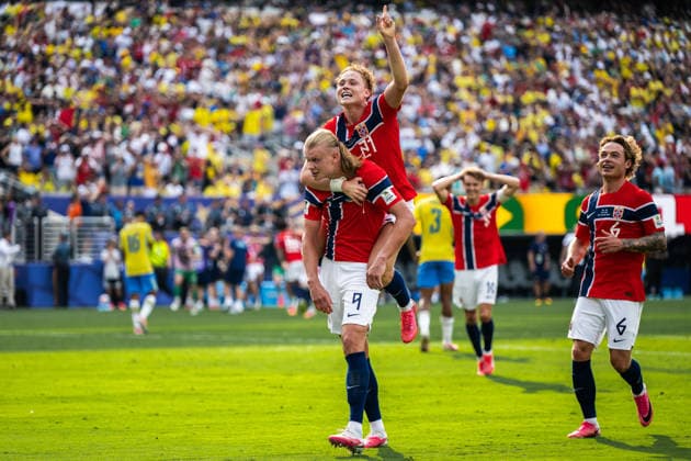 260705 Erling Braut Haaland and Andreas Schjelderup of Norway celebrate after 0-2 during the FIFA World Cup, WM, Weltmeisterschaft, Fussball 2026 round of 16 football match between Brazil and Norway on July 5, 2026 in New Jersey. Photo: Jon Olav Nesvold BILDBYRAN COP 217 VG0982 bbeng fotboll football soccer fotball vm fotbolls-vm fotball-vm fotbolls-vm 2026 fifa world cup 2026 new york 8-delsfinale round of 16 brasilien brazil brasil norge norway celebration jubel *** July 5, 2026: Erling Braut Haaland and Andreas Schjelderup of Norway celebrate after the 0–2 victory during the FIFA World Cup 2026 Round of 16 soccer match between Brazil and Norway on July 5, 2026 in New Jersey. Photo by Jon Olav Nesvold, BILDBYRAN COP 217 VG0982 bbeng soccer football fotball World Cup 2026 FIFA World Cup 2026 New York 8 round of 16 Brazil Norway celebration jubilation  Copyright: JONxOLAVxNESVOLD BB260705JE099