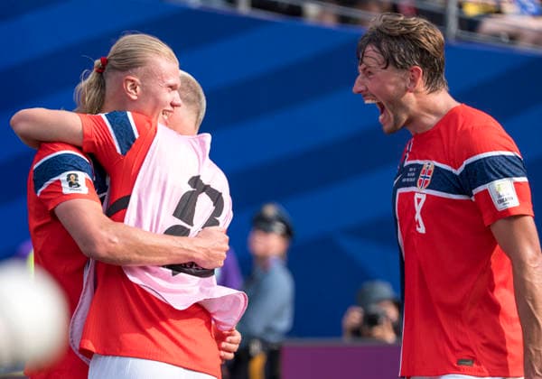 Jubel nach dem Tor zum 0-2 durch Erling Haaland (Norway, 9), jubelnd, bejubelt, jubelt, jubeln, emotionen, celebrate. Tor, Goal. Hier jubelt er mit Julian Ryerson (Norway, 26) FIFA World Cup, WM, Weltmeisterschaft, Fussball 2026: Brazil v Norway 05 July 2026, FIFA World Cup 2026: Brazil v Norway (Round of 16) at New York New Jersey Stadium in East Rutherford, New Jersey, USA. *** Celebration after Erling Haaland s goal to make it 0–2, Norway, 9, celebrating, cheered, cheers, emotions, celebrating a goal, Goal Here he celebrates with Julian Ryerson (Norway, 26) FIFA World Cup 2026 Brazil vs. Norway July 5, 2026, FIFA World Cup 2026 Brazil vs. Norway Round of 16 at New York–New Jersey Stadium in East Rutherford, New Jersey, USA Copyright: HMBxMedia xMarcoxBader