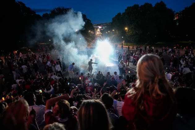Fotball-VM 2026: Brasil - Norge Oslo 20260706. Norske supportere feirer pa slottsplassen og Karl Johans gate etter seier i 8-delsfinalen mellom Brasil og Norge under fotball-VM 2026. Foto: Javad Parsa NTB Oslo Norge EDITORIAL USE ONLY. RESTRICTED USE FOR BETTING COMPANIES Ref:_SPO152208ukd0Q.jpg *** 2026 World Cup Brazil Norway Oslo 20260706 Norwegian fans celebrate in the Palace Square and on Karl Johans Gate after Norway’s victory in the quarterfinals against Brazil during the 2026 World Cup. Photo by Javad Parsa, NTB, Oslo, Norway. EDITORIAL USE ONLY RESTRICTED USE FOR BETTING COMPANIES  Copyright: xJavadxParsax xNTBx