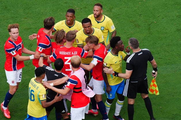 Brazil v Norway - FIFA World Cup, WM, Weltmeisterschaft, Fussball 2026 - Round of 16 NEW JERSEY, UNITED STATES - JULY 05: Players argue during the FIFA World Cup 2026 Round of 16 match between Brazil and Norway at New Jersey Stadium (MetLife Stadium) in East Rutherford, New Jersey, USA, on July 05, 2026. Hakan Akgun Anadolu New Jersey United States. Editorial use only. Please get in touch for any other usage.  Copyright: x2026xAnadoluxHakanxAkgunx