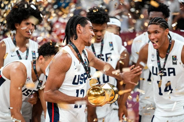 United States v Serbia: Final - FIBA U17, U 17 Basketball World Cup 2026 Beckham Black of the United States holds the World Cup trophy during the medal ceremony after the FIBA U17 Basketball World Cup final match between the United States and Serbia at BDC Main Venue on July 5, 2026, in Istanbul, Turkey. Istanbul Istanbul Turkey  Copyright: xYagizxGurtugx originalFilename:gurtug-usavserb260705_np0nB.jpg
