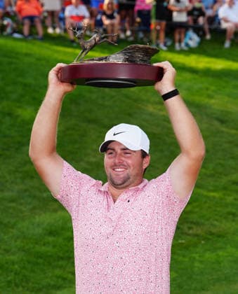 SILVIS, IL - JULY 05: PGA, Golf Herren golfer Chris Gotterup poses with the trophy after winning the John Deere Classic on July 5, 2026, at TPC Deere Run in Silvis, Illinois. (Photo by Brian Spurlock Icon Sportswire) GOLF: JUL 05 PGA John Deere Classic EDITORIAL USE ONLY Icon26070510