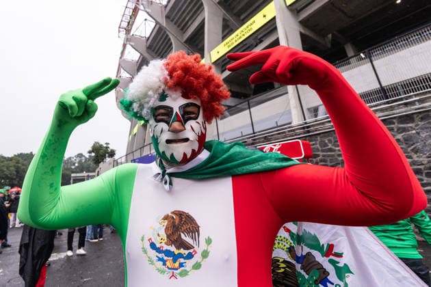 FIFA World Cup, WM, Weltmeisterschaft, Fussball 2026: Mexico v England MEXICO CITY, MEXICO - 5th July 2026: A Mexico fan poses for a photo ahead of the FIFA World Cup 2026 Round of 16 match between Mexico and England at Azteca Stadium Mexico City Azteca Stadium Mexico Copyright: xCraigxMercerx xPeakxActionxPhotosx