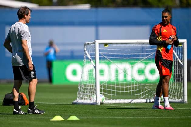 Belgian national football team - FIFA World Cup, WM, Weltmeisterschaft, Fussball 2026 - media activities 05 07 2026 RENTON, UNITED STATES OF AMERICA - JULY 05 : Tielemans Youri midfielder of Belgium, Garcia Rudi head coach of Belgium pictured during a training session of the Belgian national football team during the FIFA World Cup 2026 on July 5, 2026 in Renton, United States of America, 05 07 2026 Renton United States of America  Copyright: xNicoxVereeckenx