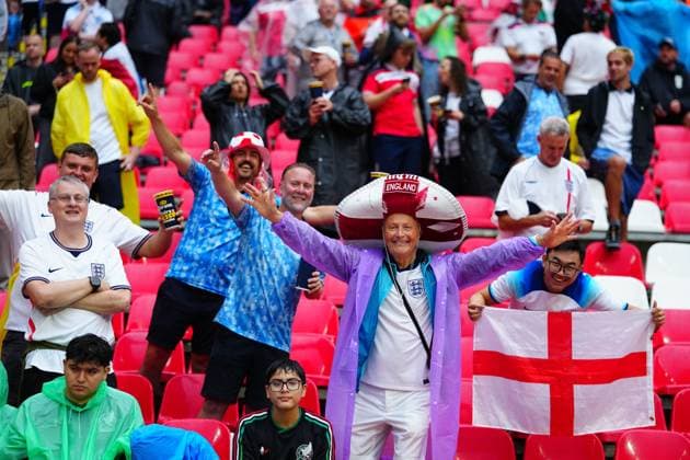 England fans Mexico v England, 2026 FIFA World Cup, WM, Weltmeisterschaft, Fussball Round of 16, Football, Azteca Stadium, Mexico City, Mexico - 05 Jul 2026Mexico City Azteca Stadium Mexico  Copyright: xJavierxGarcia Shutterstockx 16975483j