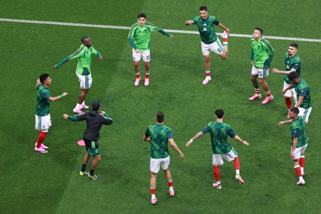 FIFA World Cup, WM, Weltmeisterschaft, Fussball 2026 - Round of 16 - Mexico vs. England Players of Mexico warm up ahead of the FIFA World Cup 2026 Round of 16 soccer match between Mexico and England, in Mexico City, Mexico, 05 July 2026. Mexico City Mexico  Copyright: xMARIOxGUZMANx