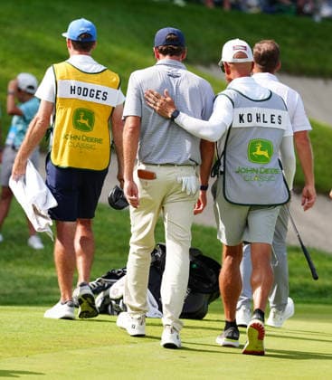 SILVIS, IL - JULY 05: PGA, Golf Herren golfer Beth Kohles is consoled by his caddie walking off the 18th green after making a double bogey on the 18th hole and losing the lead during the final round of the John Deere Classic on July 5, 2026, at TPC Deere Run in Silvis, Illinois. (Photo by Brian Spurlock Icon Sportswire) GOLF: JUL 05 PGA John Deere Classic EDITORIAL USE ONLY Icon26070578