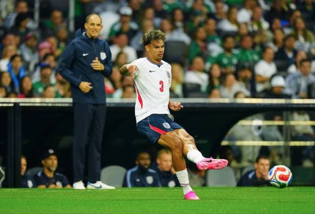 Nico O Reilly of England watched by Thomas Tuchel Mexico v England, 2026 FIFA World Cup, WM, Weltmeisterschaft, Fussball Round of 16, Football, Azteca Stadium, Mexico City, Mexico - 05 Jul 2026Mexico City Azteca Stadium Mexico  Copyright: xJavierxGarcia Shutterstockx 16975483az
