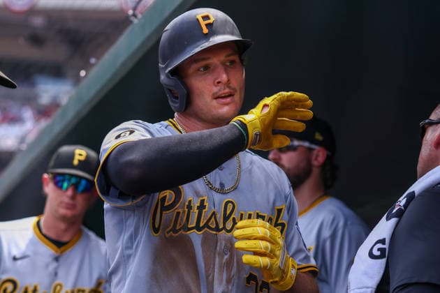 July 5, 2026, Washington D.C, District Of Columbia, United States: Washington, DC; Pittsburgh Pirates right fielder Ryan O Hearn (29) high fives teammates after scoring a run during the Major League Baseball game between the Washington Nationals and the Pittsburgh Pirates at Nationals Park on Sunday, July 5, 2026. The Pirates beat the Nationals 11-5. MLB, Baseball Herren, USA Pittsburgh Pirates 11:5 Washington Nationals  - ZUMAp258 20260705_znp_p258_015 Copyright: xStevexPrakopex