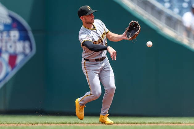 July 5, 2026, Washington D.C, District Of Columbia, United States: Washington, DC; Pittsburgh Pirates second baseman Brandon Lowe (5) throws to first for the out during the Major League Baseball game between the Washington Nationals and the Pittsburgh Pirates at Nationals Park on Sunday, July 5, 2026. The Pirates beat the Nationals 11-5. MLB, Baseball Herren, USA Pittsburgh Pirates 11:5 Washington Nationals  - ZUMAp258 20260705_znp_p258_023 Copyright: xStevexPrakopex