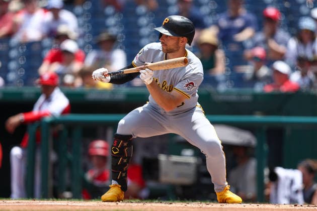 July 5, 2026, Washington D.C, District Of Columbia, United States: Washington, DC; Pittsburgh Pirates second baseman Brandon Lowe (5) squares to bunt during the Major League Baseball game between the Washington Nationals and the Pittsburgh Pirates at Nationals Park on Sunday, July 5, 2026. The Pirates beat the Nationals 11-5. Washington D.C United States - ZUMAp258 20260705_znp_p258_027 Copyright: xStevexPrakopex
