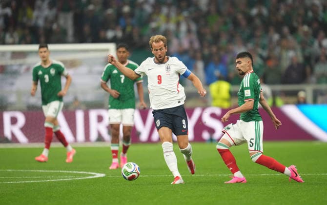 Harry Kane (England) during Mexico and England, Round of 16 FIFA World Cup, WM, Weltmeisterschaft, Fussball 2026, Azteca Stadium, Mexico, Mexico on July 5, 2026. Thor Wegner DeFodi Images. (Photo by DeFodi Images) - *** Harry Kane of England during the Mexico vs. England Round of 16 match at the 2026 FIFA World Cup, Azteca Stadium, Mexico City, Mexico, on July 5, 2026. Photo by Thor Wegner, DeFodi Images