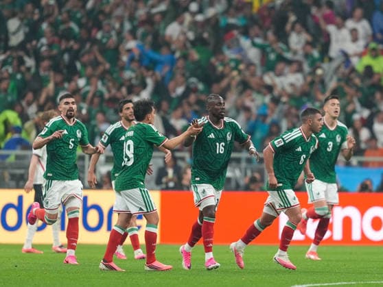 Mexico v England - FIFA World Cup, WM, Weltmeisterschaft, Fussball 2026 - Round of 16 MEXICO CITY, MEXICO - JULY 05: Julian Quinones (16) of Mexico celebrates with his teammates after scoring a goal during the FIFA World Cup 2026 Round of 16 match between Mexico and England at Mexico Stadium (Estadio Azteca) in Mexico City, Mexico on July 05, 2026. Juancho Torres Anadolu Mexico City Mexico. Editorial use only. Please get in touch for any other usage.  Copyright: x2026xAnadoluxJuanchoxTorresx