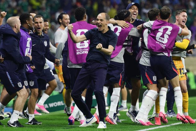 Thomas Tuchel Head coach of England celebrates the second goal scored by Jude Bellingham of England during the FIFA World Cup, WM, Weltmeisterschaft, Fussball 2026 last 16 match between Mexico and England at the Estadio Azteca, Mexico City, Mexico on 5 July 2026. Copyright: xPeterxDovganx 45230029