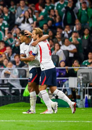FIFA World Cup, WM, Weltmeisterschaft, Fussball 2026 MEXICO VS ENGLAND FIFA WORLD CUP 2026 MEXICO VS ENGLAND MEXICO VS ENGLAND 05072026 MEXICO CITY, MEXICO. Action photo of Jude Bellingham (L) and Harry Kane (R) of England, during game of the FIFA World Cup 2026 held at the Estadio Ciudad de Mexico of Mexico City. Foto de accion de Jude Bellingham (I) y Harry Kane (D) de Inglaterra, durante juego de Copa del Mundo 2026 de la FIFA en el Estadio Ciudad de MÃ xico de la Ciudad de Mexico. PHOTO BY IMAGENSHOP AGENCIA FOTOGRAFICA MEXICO CITY MEXICO CITY MEXICO *** FIFA WORLD CUP 2026 MEXICO VS ENGLAND FIFA WORLD CUP 2026 MEXICO VS ENGLAND MEXICO VS ENGLAND 07 05 2026 MEXICO CITY, MEXICO Action photo of Jude Bellingham (L) and Harry Kane (R) of England during a match of the 2026 FIFA World Cup held at the Estadio Ciudad de México in Mexico City Action photo of Jude Bellingham (L) and Harry Kane (R) of England, during a 2026 FIFA World Cup match at the Estadio Ciudad de México in Mexico City. PHOTO BY IMAGENSHOP PHOTO AGENCY MEXICO CITY MEXICO CITY MEXICO Copyright: xYOALIxMARTINEZx