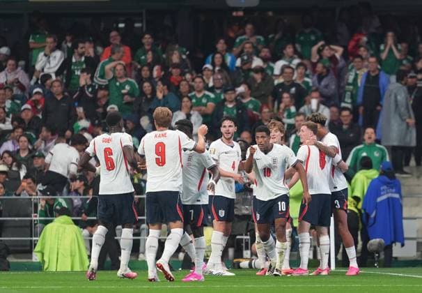 Mexico v England - FIFA World Cup, WM, Weltmeisterschaft, Fussball 2026 - Round of 16 MEXICO CITY, MEXICO - JULY 05: Jude Bellingham (10) of England celebrates with teammates after scoring a goal during the FIFA World Cup 2026 Round of 16 match between Mexico and England at Mexico Stadium (Estadio Azteca) in Mexico City, Mexico on July 05, 2026. Juancho Torres Anadolu Mexico City Mexico. Editorial use only. Please get in touch for any other usage.  Copyright: x2026xAnadoluxJuanchoxTorresx