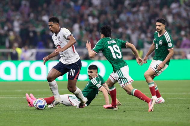 FIFA World Cup, WM, Weltmeisterschaft, Fussball 2026 - Round of 16 - Mexico vs. England Jude Bellingham (L) of England in action during the FIFA World Cup 2026 Round of 16 soccer match between Mexico and England, in Mexico City, Mexico, 05 July 2026. Ciudad de Mexico Mexico  Copyright: xJOSExMENDEZx