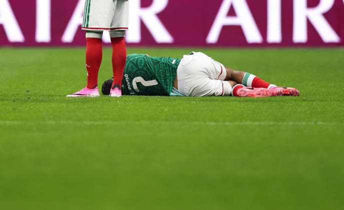 (260706) -- MEXICO CITY, July 6, 2026 -- Luis Romo of Mexico lies on the ground during the round of 16 match between Mexico and England at the 2026 FIFA World Cup, WM, Weltmeisterschaft, Fussball at the Mexico City Stadium, Mexico, July 5, 2026. (Photo by Xinhua) (SP)MEXICO-MEXICO CITY-FOOTBALL-FIFA WORLD CUP-ROUND OF 16-MEX VS ENG FranciscoxCanedo 