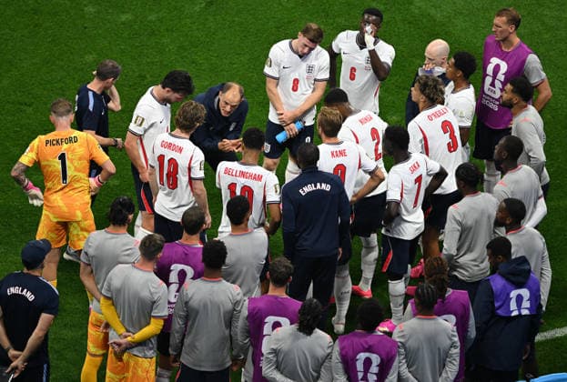 (260706) -- MEXICO CITY, July 6, 2026 -- Thomas Tuchel (C, back), head coach of England, gives instructions in a hydration break during the round of 16 match between Mexico and England at the 2026 FIFA World Cup, WM, Weltmeisterschaft, Fussball at the Mexico City Stadium, Mexico, July 5, 2026. ) (SP)MEXICO-MEXICO CITY-FOOTBALL-FIFA WORLD CUP-ROUND OF 16-MEX VS ENG LixMuzi 