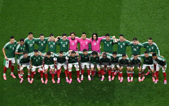 (260706) -- MEXICO CITY, July 6, 2026 -- The Mexico team poses for a group photo before the round of 16 match between Mexico and England at the 2026 FIFA World Cup, WM, Weltmeisterschaft, Fussball at the Mexico City Stadium, Mexico, July 5, 2026. ) (SP)MEXICO-MEXICO CITY-FOOTBALL-FIFA WORLD CUP-ROUND OF 16-MEX VS ENG LixMuzi 