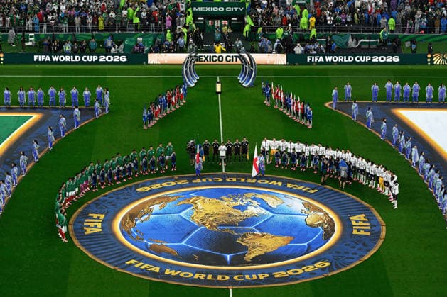 (260706) -- MEXICO CITY, July 6, 2026 -- Referees, players of Mexico and England are on the pitch before the round of 16 match between Mexico and England at the 2026 FIFA World Cup, WM, Weltmeisterschaft, Fussball at the Mexico City Stadium, Mexico, July 5, 2026. ) (SP)MEXICO-MEXICO CITY-FOOTBALL-FIFA WORLD CUP-ROUND OF 16-MEX VS ENG LixMuzi 