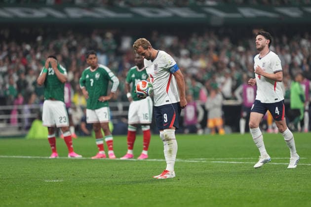 Mexico v England Round of 16 FIFA World Cup, WM, Weltmeisterschaft, Fussball 2026 Harry Kane 9 of England national team, Nationalteam prepares to take the penalty kick during the FIFA World Cup 2026 round of 16 match between Mexico and England at Mexico City stadium. on July 5, 2026 in Mexico City, Mexico. (Photo by Ian Robles Eyepix Group) Copyright: xIanxRobles xEyepixxGroupx TO-44454-15jpeg