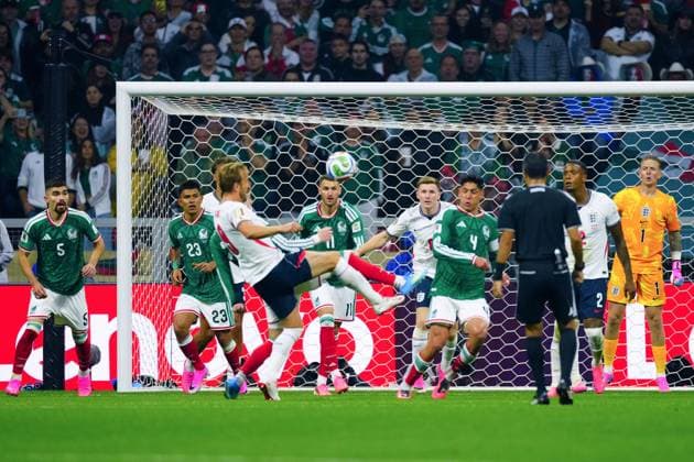 Harry Kane of England gives away a penalty Mexico v England, 2026 FIFA World Cup, WM, Weltmeisterschaft, Fussball Round of 16, Football, Azteca Stadium, Mexico City, Mexico - 05 Jul 2026Mexico City Azteca Stadium Mexico  Copyright: xJavierxGarcia Shutterstockx 16975483di