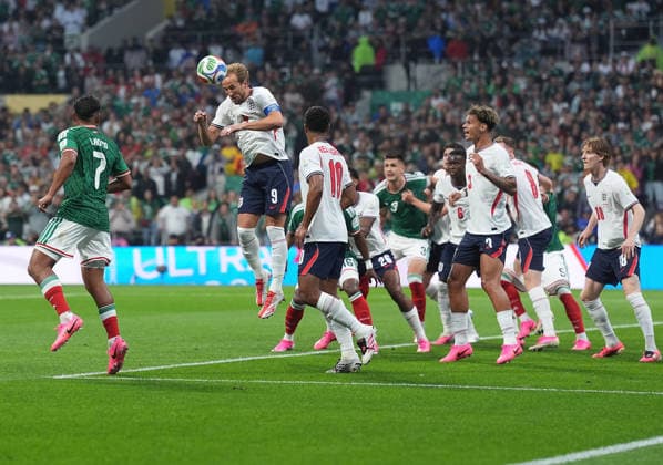 (260706) -- MEXICO CITY, July 6, 2026 -- Harry Kane (2nd L) of England jumps for a header during the round of 16 match between Mexico and England at the 2026 FIFA World Cup, WM, Weltmeisterschaft, Fussball at the Mexico City Stadium, Mexico, July 5, 2026. (Photo by Xinhua) (SP)MEXICO-MEXICO CITY-FOOTBALL-FIFA WORLD CUP-ROUND OF 16-MEX VS ENG MartinxZabala 