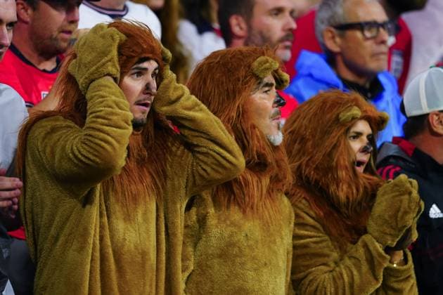 England fans dressed as lions Mexico v England, 2026 FIFA World Cup, WM, Weltmeisterschaft, Fussball Round of 16, Football, Azteca Stadium, Mexico City, Mexico - 05 Jul 2026Mexico City Azteca Stadium Mexico  Copyright: xJavierxGarcia Shutterstockx 16975483dr