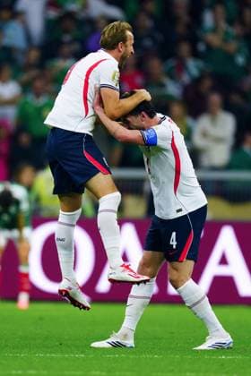 Harry Kane and Declan Rice of England celebrate at full time Mexico v England, 2026 FIFA World Cup, WM, Weltmeisterschaft, Fussball Round of 16, Football, Azteca Stadium, Mexico City, Mexico - 05 Jul 2026Mexico City Azteca Stadium Mexico  Copyright: xJavierxGarcia Shutterstockx 16975483ec