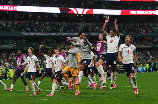 England team (England) during Mexico and England, Round of 16 FIFA World Cup, WM, Weltmeisterschaft, Fussball 2026, Azteca Stadium, Mexico, Mexico on July 5, 2026. Thor Wegner DeFodi Images. (Photo by DeFodi Images) - *** England team during the match between Mexico and England in the Round of 16 of the 2026 FIFA World Cup at Azteca Stadium in Mexico City on July 5, 2026. Photo by Thor Wegner, DeFodi Images