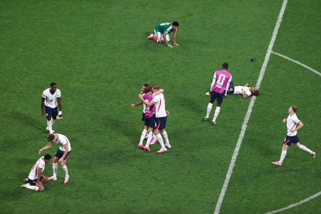 FIFA World Cup, WM, Weltmeisterschaft, Fussball 2026 - Round of 16 - Mexico vs. England England players celebrate at the end of the FIFA World Cup 2026 Round of 16 soccer match between Mexico and England, in Mexico City, Mexico, 05 July 2026. Mexico City Mexico  Copyright: xMARIOxGUZMANx