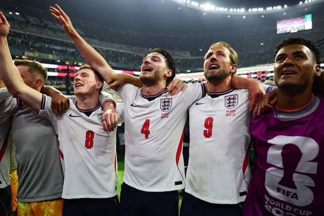 Harry Kane of England, Declan Rice of England, Elliot Anderson of England celebrate with the fans after England defeated Mexico 3-2 during the FIFA World Cup, WM, Weltmeisterschaft, Fussball 2026 last 16 match between Mexico and England at the Estadio Azteca, Mexico City, Mexico on 5 July 2026. Copyright: xPeterxDovganx 45230041