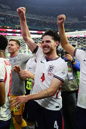 Declan Rice of England celebrates with the fans after England defeated Mexico 3-2 during the FIFA World Cup, WM, Weltmeisterschaft, Fussball 2026 last 16 match between Mexico and England at the Estadio Azteca, Mexico City, Mexico on 5 July 2026. Copyright: xPeterxDovganx 45230047