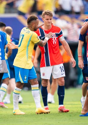 Neymar (Brazil, 10) enttaeuscht, enttaeuscht schauend, dissapointed, traurig, frustiert, frust, gefrustet, frustrated hier mit Martin Odegaard (Norway, 10) FIFA World Cup, WM, Weltmeisterschaft, Fussball 2026: Brazil v Norway 05 July 2026, FIFA World Cup 2026: Brazil v Norway (Round of 16) at New York New Jersey Stadium in East Rutherford, New Jersey, USA. *** Neymar (Brazil, No. 10), looking disappointed, sad, frustrated, here with Martin Odegaard (Norway, No. 10), FIFA World Cup 2026: Brazil vs. Norway, July 5, 2026, FIFA World Cup 2026 Brazil vs. Norway Round of 16 at New York New Jersey Stadium in East Rutherford, New Jersey, USA Copyright: HMBxMedia xMarcoxBader