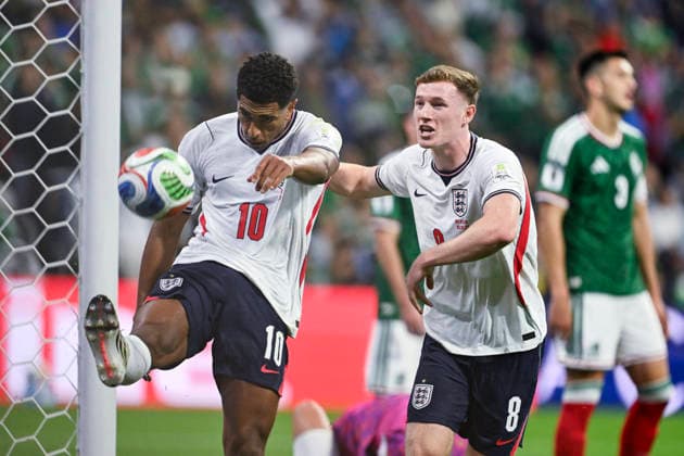 (260706) -- MEXICO CITY, July 6, 2026 -- Jude Bellingham (L) of England celebrates scoring during the round of 16 match between Mexico and England at the 2026 FIFA World Cup, WM, Weltmeisterschaft, Fussball at the Mexico City Stadium, Mexico, July 5, 2026. ) (SP)MEXICO-MEXICO CITY-FOOTBALL-FIFA WORLD CUP-ROUND OF 16-MEX VS ENG WuxWei 