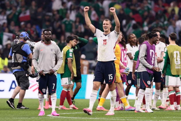 FIFA World Cup, WM, Weltmeisterschaft, Fussball 2026 - Round of 16 - Mexico vs. England Dan Burn (C-R) of England reacts after the FIFA World Cup 2026 Round of 16 soccer match between Mexico and England, in Mexico City, Mexico, 05 July 2026. MEXICO CITY Mexico  Copyright: xJOSExMENDEZx