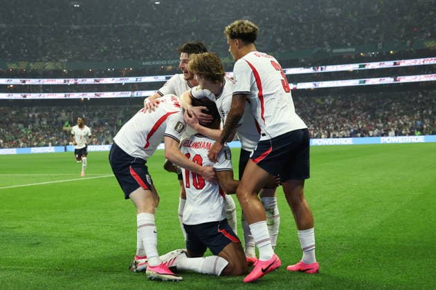 FIFA World Cup, WM, Weltmeisterschaft, Fussball 2026 - Round of 16 - Mexico vs. England England players celebrate a goal by Jude Bellingham during the FIFA World Cup 2026 Round of 16 soccer match between Mexico and England, in Mexico City, Mexico, 05 July 2026. MEXICO CITY Mexico  Copyright: xALEXxCRUZx