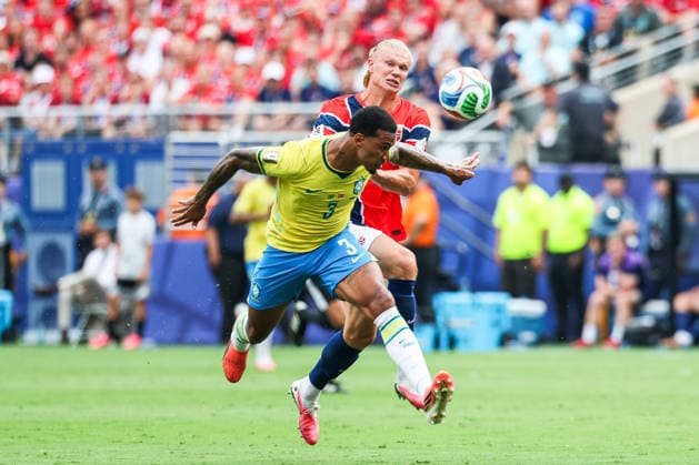 July 5, 2026, USA: Erling Haaland player of Norway and Gabriel Magalhaes player of Brazil during the Round of 16 match between Brazil and Norway at the FIFA World Cup, WM, Weltmeisterschaft, Fussball at New York New Jersey Stadium, in East Rutherford, United States, on Sunday, July 05, 2026. FIFA World Cup 2026 - Round Of 16 - Brazil V Norway  - ZUMAc233 0860841858st Copyright: xVanessaxCarvalhox