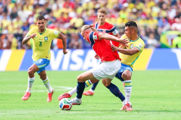 July 5, 2026, East Rutherford, Nj, United States: Erling Haaland player of Norway and Casemiro player of Brazil during the Round of 16 match between Brazil and Norway at the FIFA World Cup, WM, Weltmeisterschaft, Fussball at New York New Jersey Stadium, in East Rutherford, United States, on Sunday, July 05, 2026. East Rutherford United States - ZUMAv122 20260705_aap_v122_248 Copyright: xWilliamxVolcovx