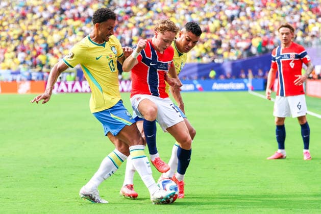 July 5, 2026, East Rutherford, Nj, United States: Danilo and Casemiro players of Brazil during the Round of 16 match between Brazil and Norway at the FIFA World Cup, WM, Weltmeisterschaft, Fussball at New York New Jersey Stadium, in East Rutherford, United States, on Sunday, July 05, 2026. East Rutherford United States - ZUMAv122 20260705_aap_v122_175 Copyright: xWilliamxVolcovx