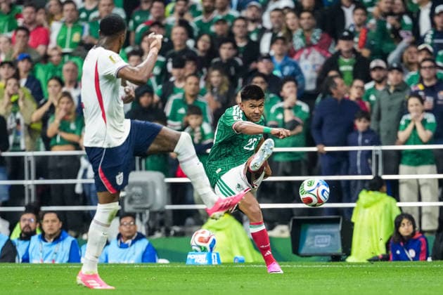 Jesus Gallardo of Mexico passes the ball during the FIFA Men’s World Cup 2026 round of 16 football match between Mexico and England at Mexico City Stadium, in Mexico City on July 5th 2026 (Photo by Alexandra Fechete SPP)  Copyright: xAlexandraxFechete SPPx Sportspressphoto_SPR185721