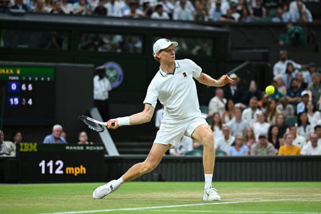 2026 Wimbledon - Jannik Sinner Jannik Sinner (ITA) during his fourth round match at the 2026 Wimbledon Championships at the AELTC in London, UK on July 5, 2026. Photo by Corinne Dubreuil ABACAPRESS.COM London  Copyright: xDubreuilxCorinne ABACAx