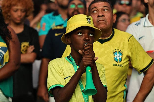Torcedores na praça Arautos da Paz CAMPINAS, SP - 05.07.2026: TORCEDORES NA PRAcA ARAUTOS DA PAZ - Thousands of fans gathered at Arautos da Paz square in Taquaral in Campinas SP to watch the Brazil vs Norway game on Sunday afternoon 5. x2979998x  LeandroxFerreira xwww.imago-images.dex  IMAGO LeandroxFerreira