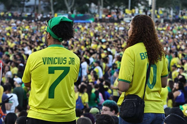 Torcedores na praça Arautos da Paz CAMPINAS, SP - 05.07.2026: TORCEDORES NA PRAcA ARAUTOS DA PAZ - Thousands of fans gathered at Arautos da Paz square in Taquaral in Campinas SP to watch the Brazil vs Norway game on Sunday afternoon 5. x2980037x  LeandroxFerreira xwww.imago-images.dex  IMAGO LeandroxFerreira
